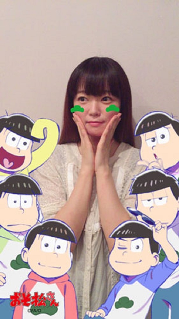 一人でも、友達とでも、キュートな6つ子たちと一緒に記念撮影を楽しんで