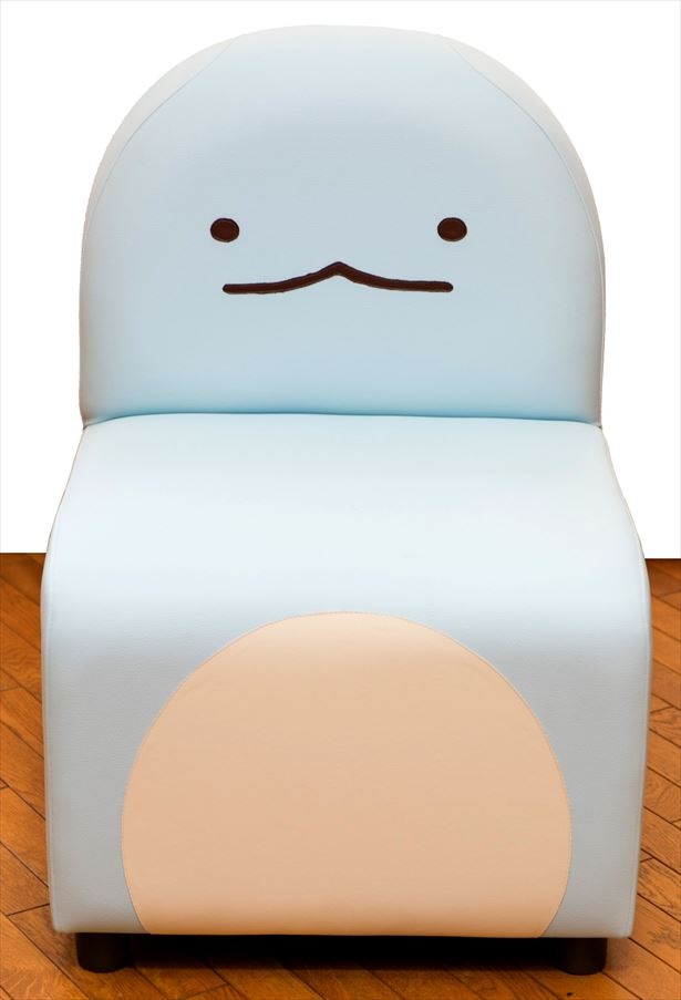 シングルソファ(とかげ)(9万8000円)。一脚だけでも並べても使うことが出来る。