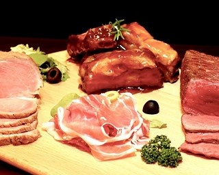 肉食女子必見！3カ月で2000名以上が来店した「トリプル食べ放題肉祭り」の延長が決定
