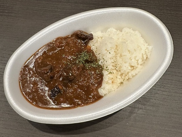 ポパイの焼肉鎖国の「黒毛和牛の牛すじカレー」