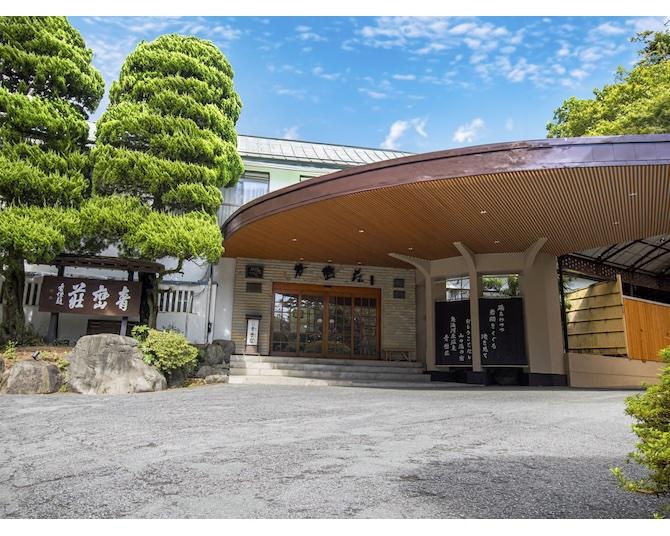 創業100年を迎える奥湯河原最古の温泉旅館・青巒荘。1世紀の長きに渡って湯治客に愛されてきた同館の「今」を深堀り！