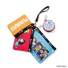 写真左から「ピーナッツギャング3ポーチセット」(1万3200円) 、「ピーナッツソーシャルクラブクリップ」(8250円)
