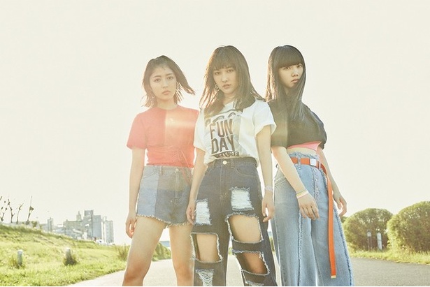 J☆Dee'Z(L to R / Nono、ami、MOMOKA)