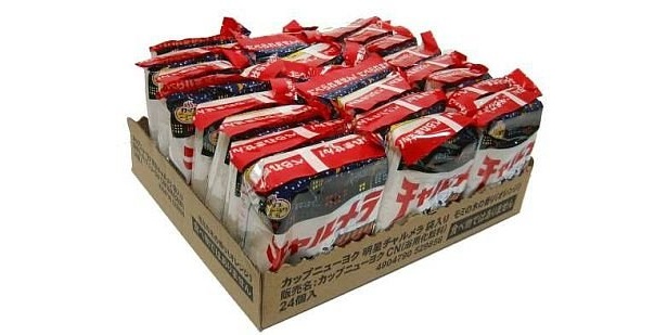 売場に並べるパッケージも、即席麺にこだわったダンボール仕立てなのが笑える