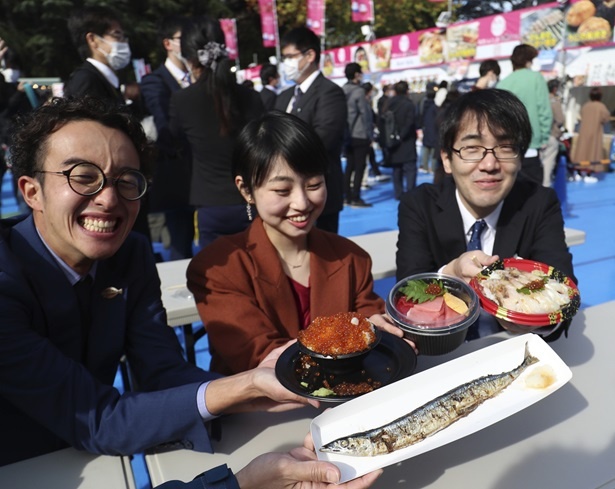 一度でさまざまな魚介料理が楽しめる