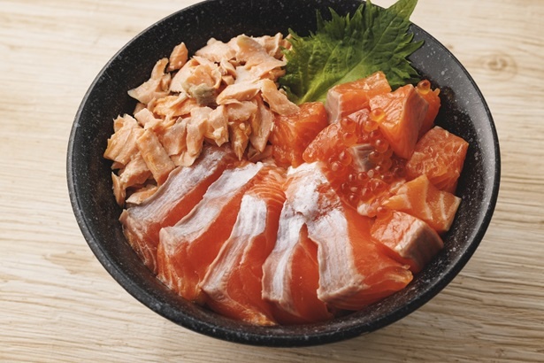 メイプルサーモンの贅沢3種丼