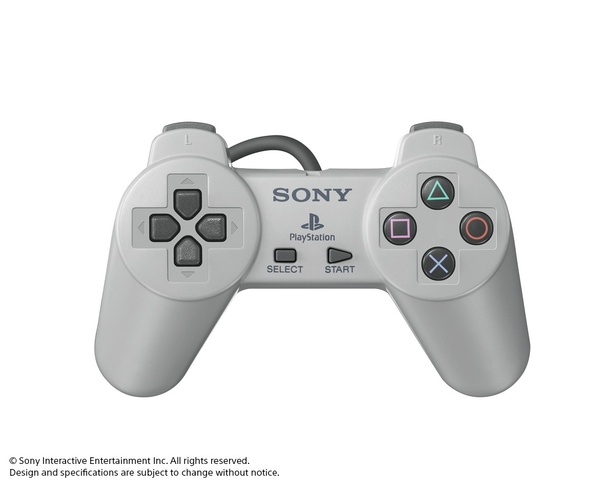 PlayStationのコントローラー。今ではおなじみのスティックの登場は1997年から
