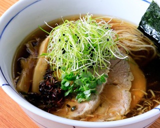 【大阪】手切り麺と鶏清湯スープに感動！「別邸 三く 中華㐂蕎麦 萃 」の上質な中華そば