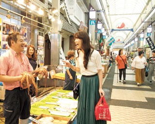 【列車ひとり旅】明石海峡大橋と瀬戸内海に感動！食べ歩きも楽しい「魚の棚」