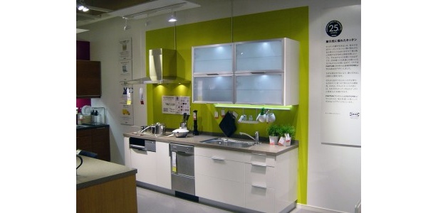 【写真】イケアのキッチンのバリエーションが豊富に展示されている（IKEAポートアイランド）