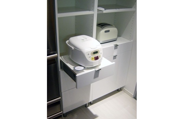 日本人だけが多く使う炊飯器の収納問題もイケアの商品で解決（IKEAポートアイランド）