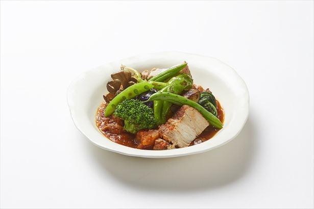 「mikuni MARUNOUCHI(ミクニ マルノウチ)」の「TOKYO Xバラ肉のトマト煮込み」(1000円)  ※1日限定300食