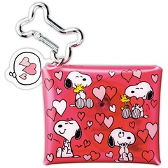 「カラビナ付きマルチケース(LOVE)」(880円)