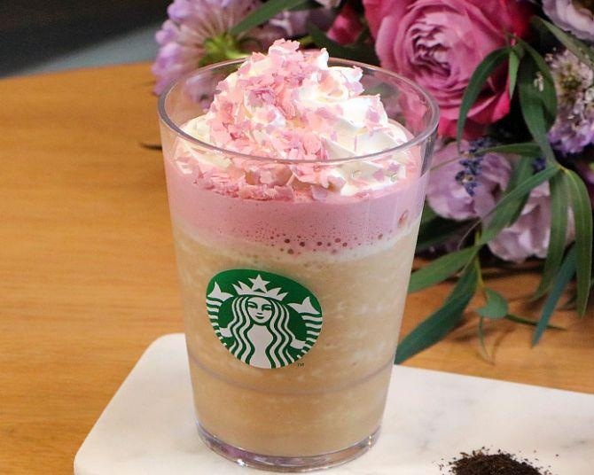 【スタバ新作】“ウィンターブーケ”がコンセプトの「ロイヤル アール グレイ ブーケ フラペチーノ」を飲んでみた