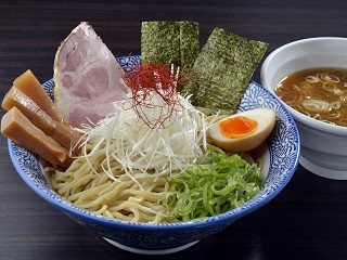こだわりの1杯の値段は自分で決められる⁉つけ麺赤とんぼが西新宿で復活