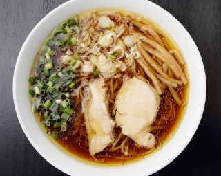 【宮城・塩竈】3,000軒食べ歩いた店主が作る一杯 ！深みのある鶏ラーメンが見参
