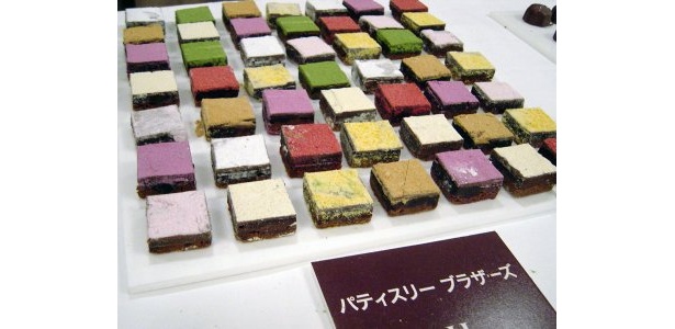 「ブラザーズ」（阪神梅田本店）のチョコ。西宮に本店を持つ人気パティスリーのチョコはカラフル。思わず食べたくなると好評