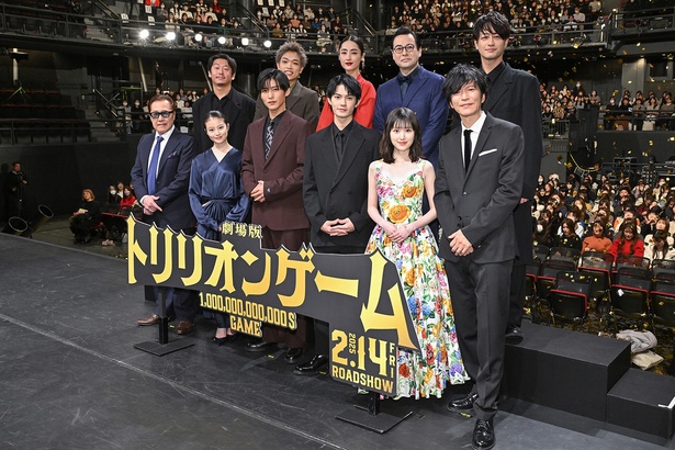 劇場版「トリリオンゲーム」完成披露舞台あいさつに登壇したキャスト、監督