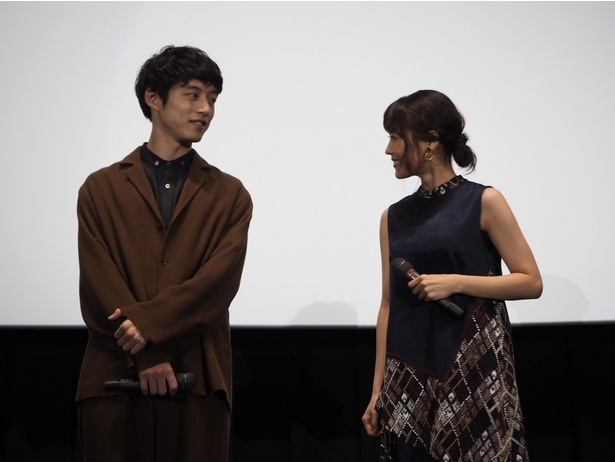 プライベートでも仲がいいという坂口健太郎と有村架純