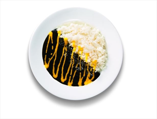 14 種類のスパイスが香る本格的な味のブラックカレー