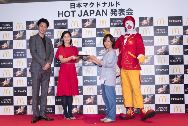 会場を訪れた先着5名の方とのフォトセッションも行われた