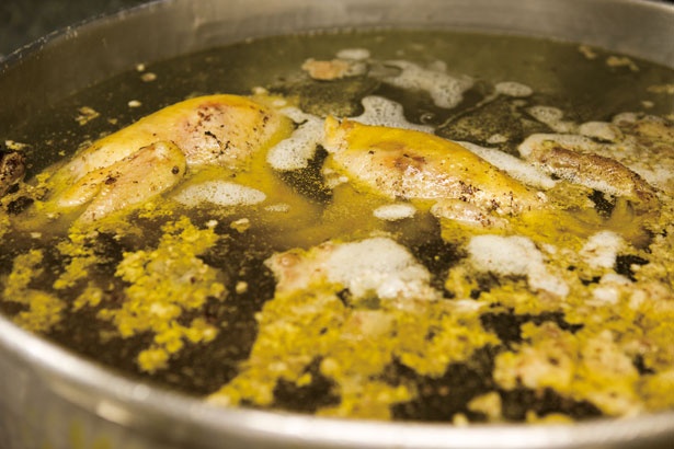 スープは鶏ガラを低温で約8時間/麺屋 丈六