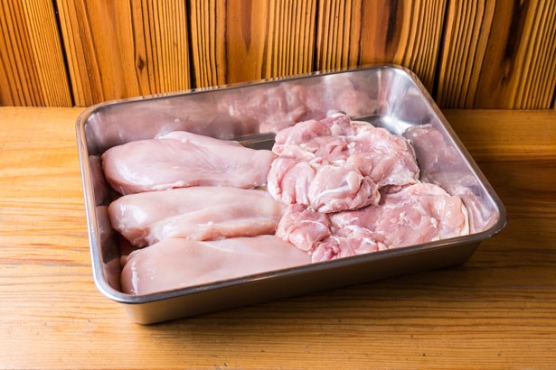 鶏チャーシューに使用するのは、新鮮な国産の朝締め鶏だけ/らーめん専門 和海本店