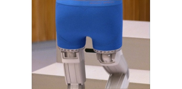 研究所ではパンツを履いたロボットがうろうろ…