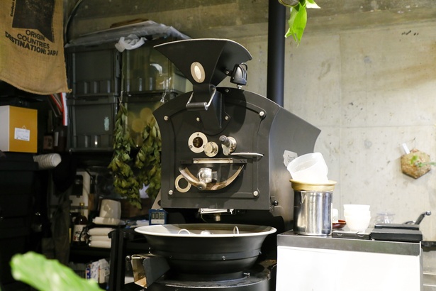 【写真】焙煎機はGIESEN W1。細かく設定を変えられるマシン特性に惹かれた