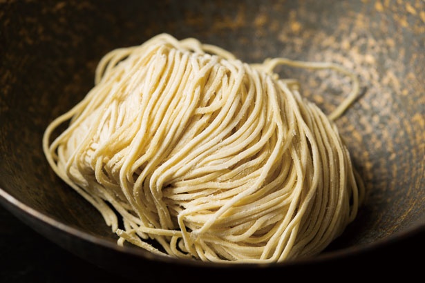製麺所にレシピ発注する麺は、希少な小麦を使って、つねに細かくオーダーし進化し続ける/らぁめん矢 ロックンビリーS1