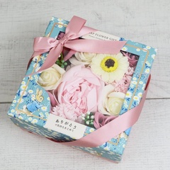 本物の花のように美しいソープフラワー。花びらを湯船に浮かべて、優雅なバスタイムを！