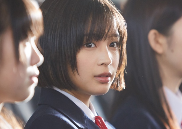 『ちはやふる』(16)や『チアダン』(17)などでも高校生を演じた、広瀬すずが『先生! 、、、好きになってもいいですか?』で先生に恋する少女を好演