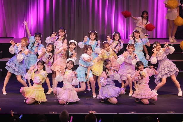 後藤真希がミニスカ＆網タイツでAKB48ライブにサプライズ登場