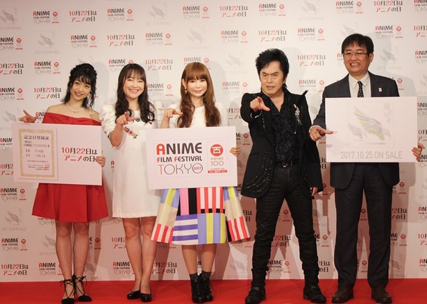 ゲストとして登場した吉岡茉祐、井上あずみ、中川翔子、水木一郎、田中公平(写真左から)