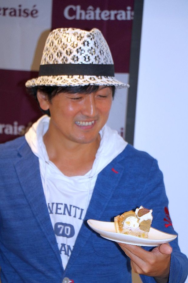 スイーツブロガーのあまいけいき氏も「Xmas 熊本県産和栗のモンブラン タルトデコレーション」(3600円)を食べて「おいしい！」