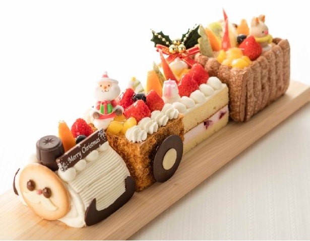 ナポレオンパイやフルーツケーキを盛り合わせた「Xmasフルーツトレイン」(4000円)