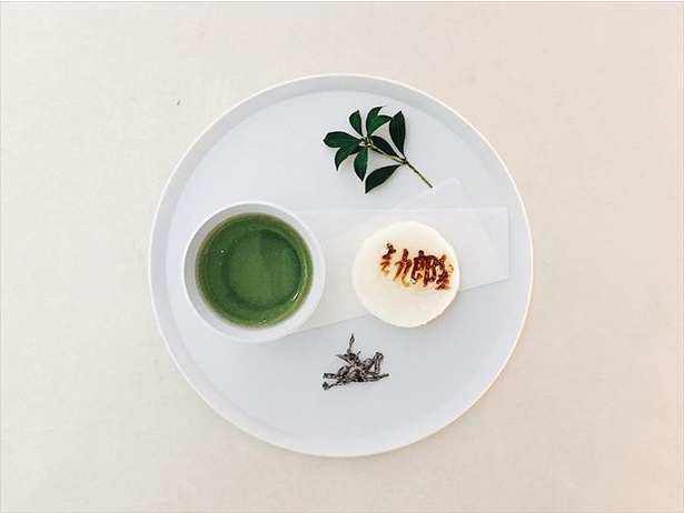 厳選した日本茶と和菓子などを用意する日本茶のサロンも併設。お茶は626円～