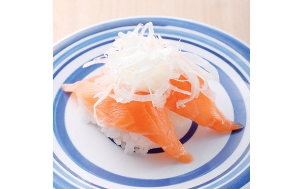 「無添 くら寿司」3位は「オニオンサーモン」。ノルウェーの冷たい海で育ったサーモンが美味