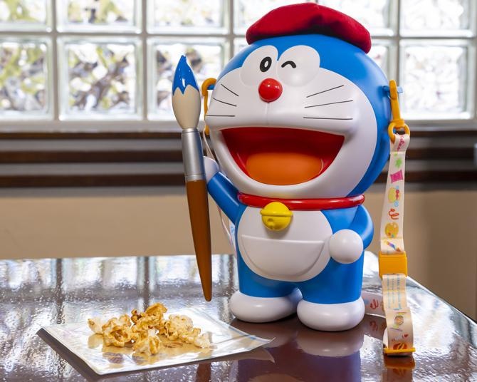 【USJ】ドラえもんの期間限定フードがかわいすぎ！ベレー帽姿のポップコーンバケツや、あんバター味のチュリトスを紹介