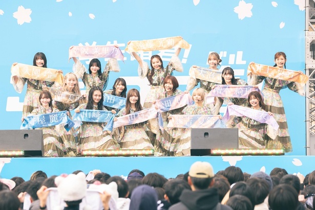 sumika、櫻坂46がユニバーサル・スタジオ・ジャパンで行われた「ユニ春！ ライブ 2025」に出演