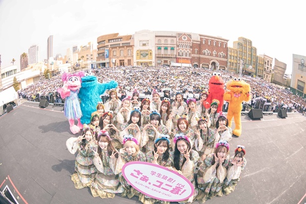 櫻坂46がユニバーサル・スタジオ・ジャパンでのスペシャルライブ「ユニ春！ ライブ 2025」に登場