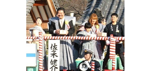 【写真】佐々木健介・北斗晶夫妻も登場！笑顔で豆まきの様子はコチラ