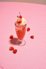 「いちごのエルモフロート」(1180円)