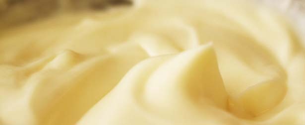 パイを二度焼きする合間にカスタードクリームを充填する、あと入れ製法を採用/RINGO ルクア大阪店