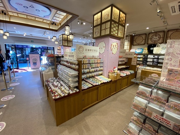 店内奥から入口を見るとこんな感じ