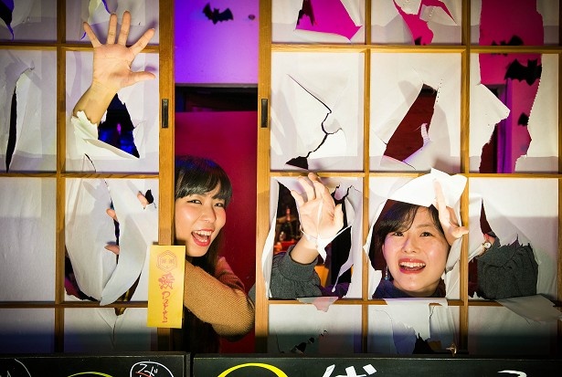 店内の各所に設置された障子は全て破り放題！