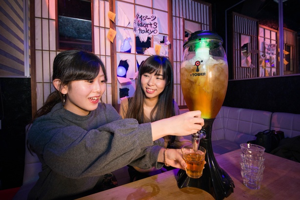 「iTower」(8000円)はオリジナル商品で3Lのドリンクが入る新感覚のサーバー