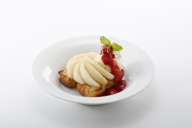 香ばしく焼いたデニッシュとともに食べごろのラ・フランスを味わう「ラ・フランスのヴィエノワズリー (538円)」