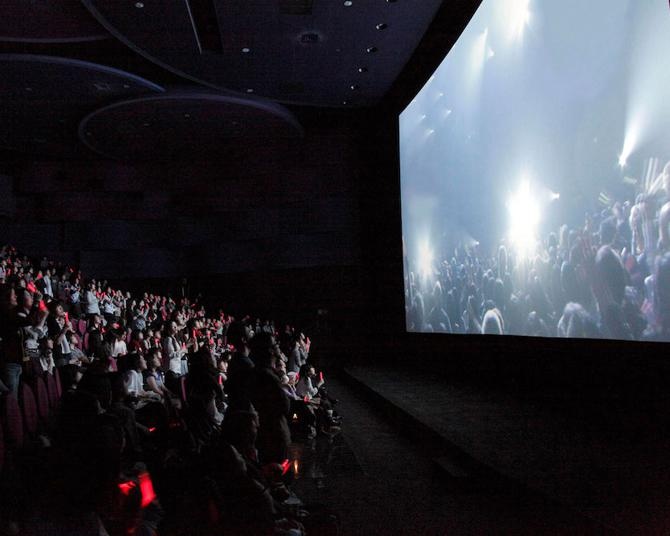 「ライブ・ビューイング」の魅力を徹底解説！近くの映画館で、本会場さながらのエンタメを楽しもう