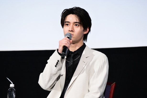 藤岡真威人